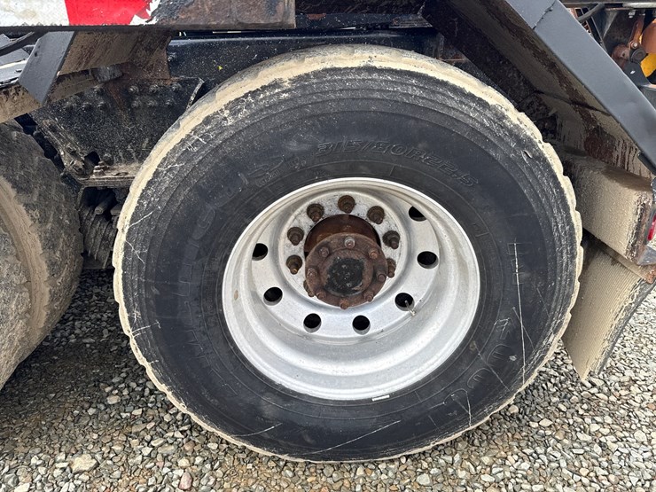 2016-massey-ferguson-8-image-86