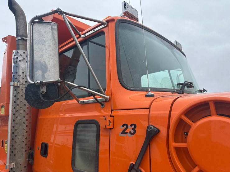 1997-massey-ferguson-8-image-14