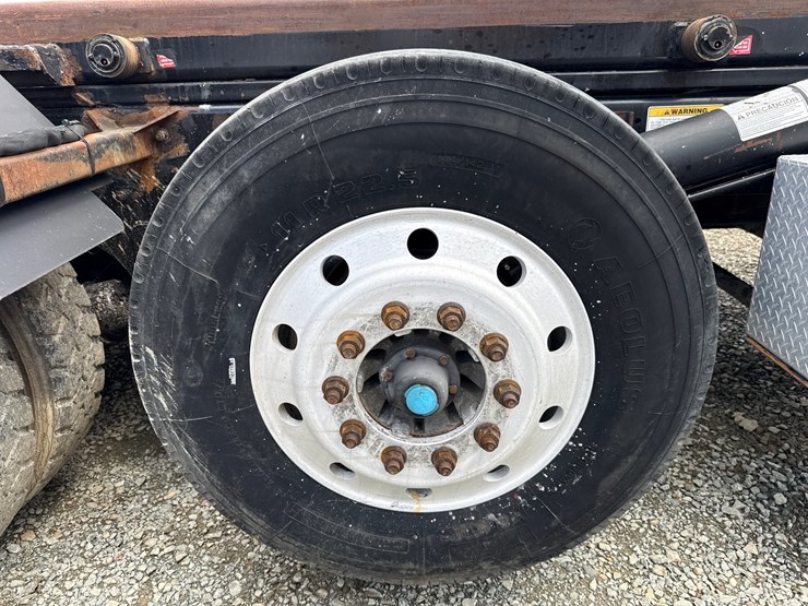 2016-massey-ferguson-8-image-92