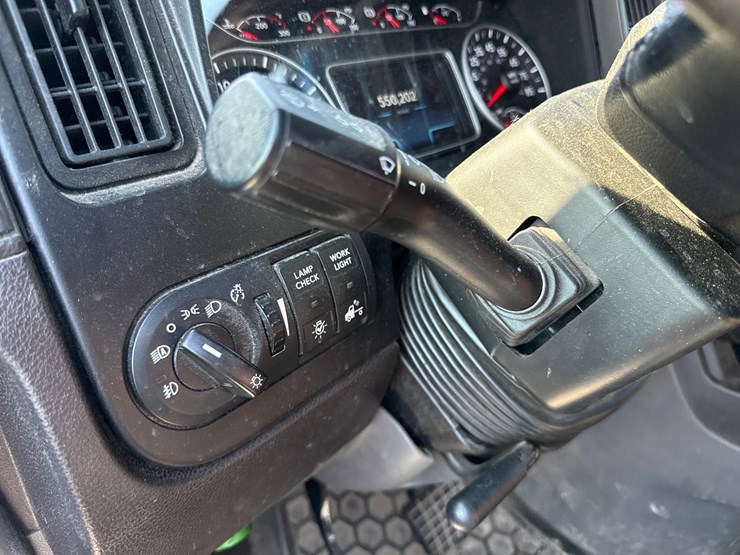 #2199-•-2020-international-a26-sleeper-cab-truck-tractor-image-88