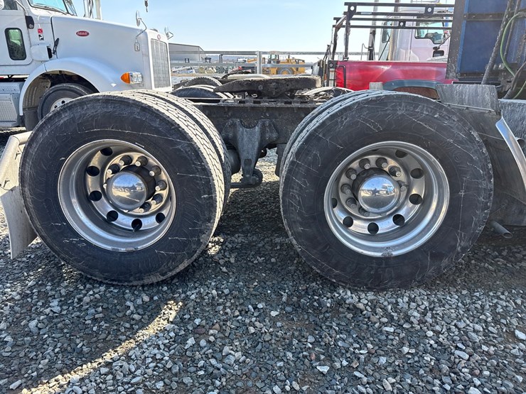 #2199-•-2020-international-a26-sleeper-cab-truck-tractor-image-94