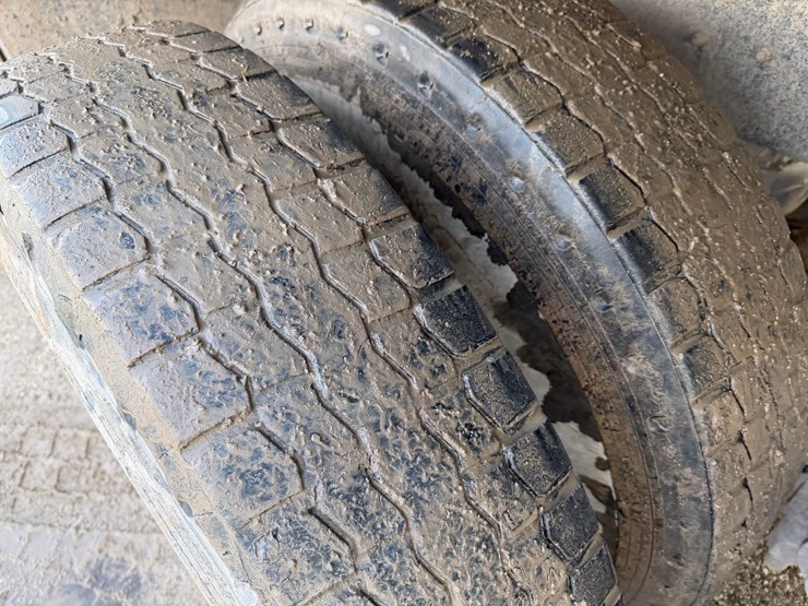 #1049-•-2005-mack-granite-tri-axle-dump-image-73