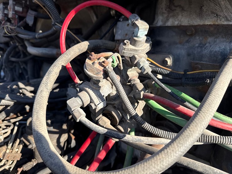 1998-freightliner-fl70-image-14