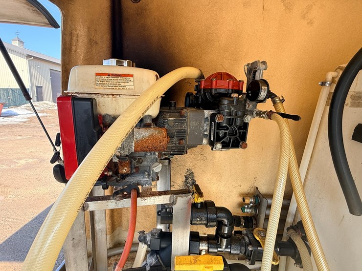 2004-isuzu-npr-image-35