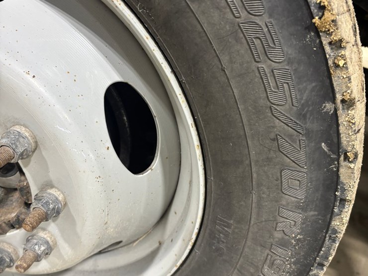 2022-ford-f550-sd-image-87