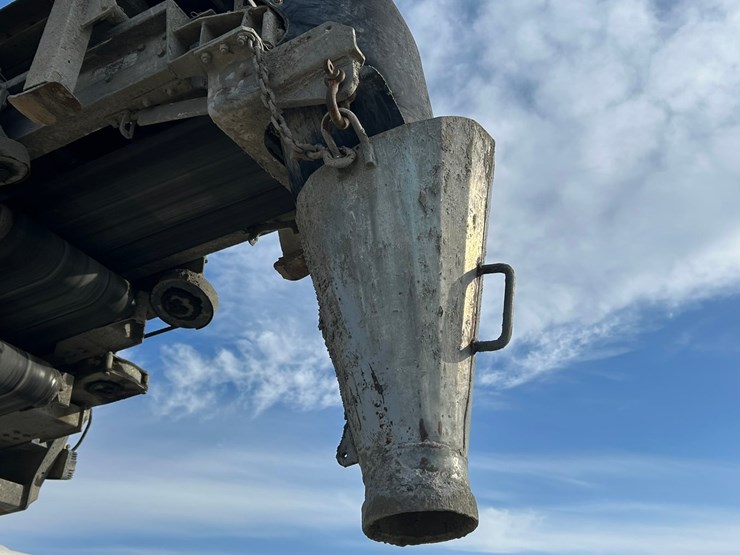 #2237-•-2006-mack-tri-axle-concrete-placement-truck-image-43