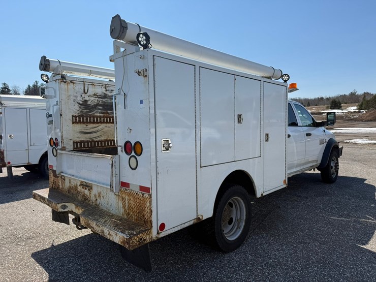 #1062-•-2015-ram-5500-heavy-duty-service-truck-image-5