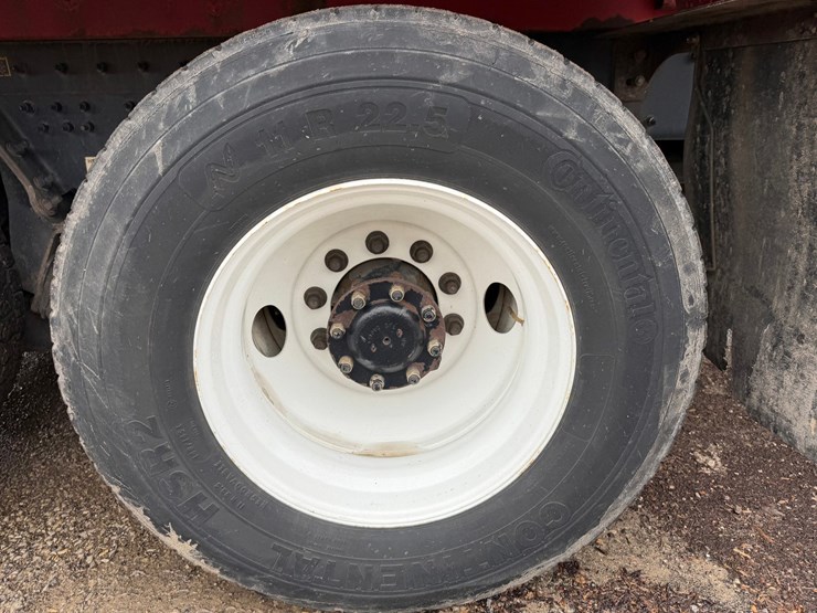 #1360-•-2019-peterbilt-pb520-side-load-garbage-truck-image-81