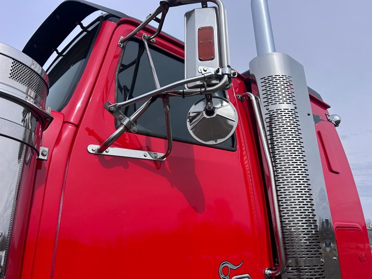 #1009-•-2012-western-star-conventional-4-sleeper-cab-truck-tractor-image-12