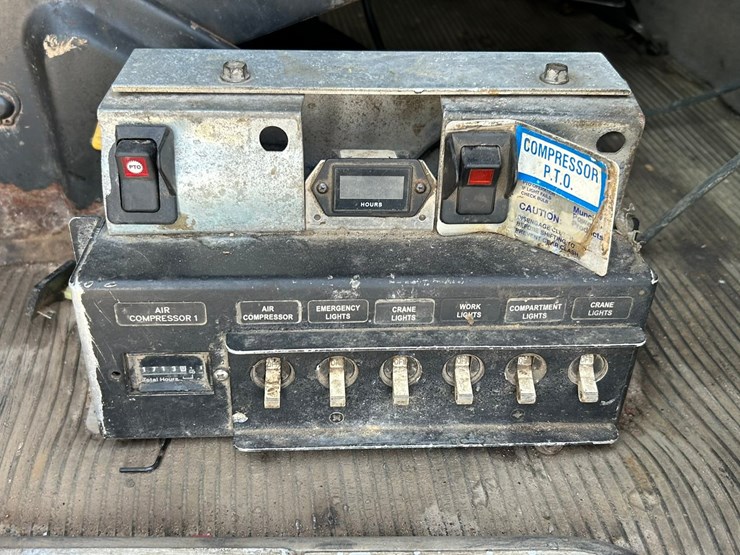 peterbilt-365-image-93