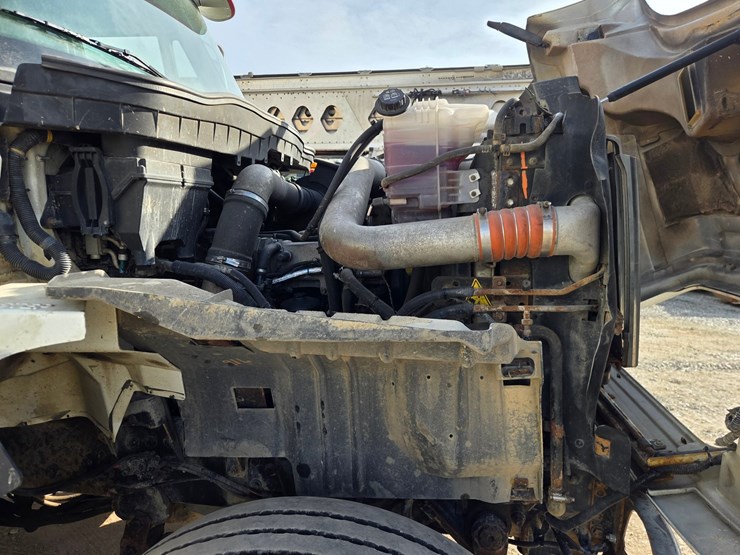 2012-international-7600-image-46