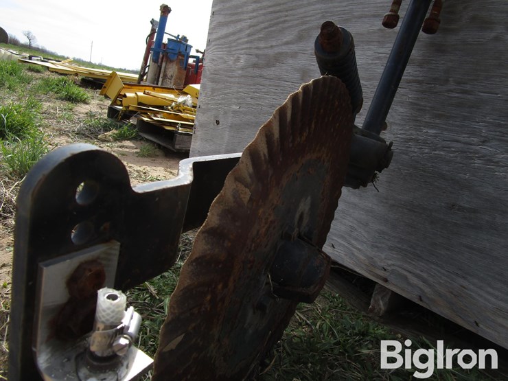 farm-king-side-dress-applicator-openers-image-15