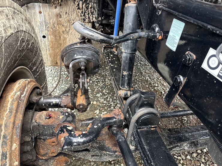 2016-massey-ferguson-8-image-19