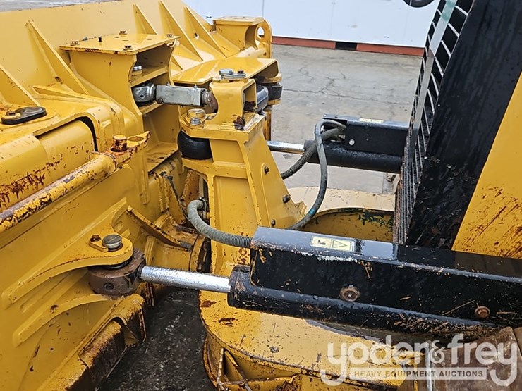 2014-caterpillar-d6k2-xl-image-16