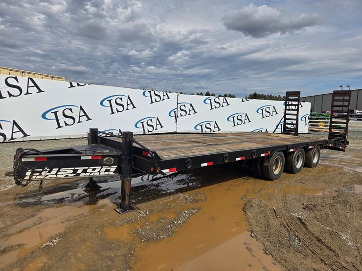 2013-massey-ferguson-8-image-1