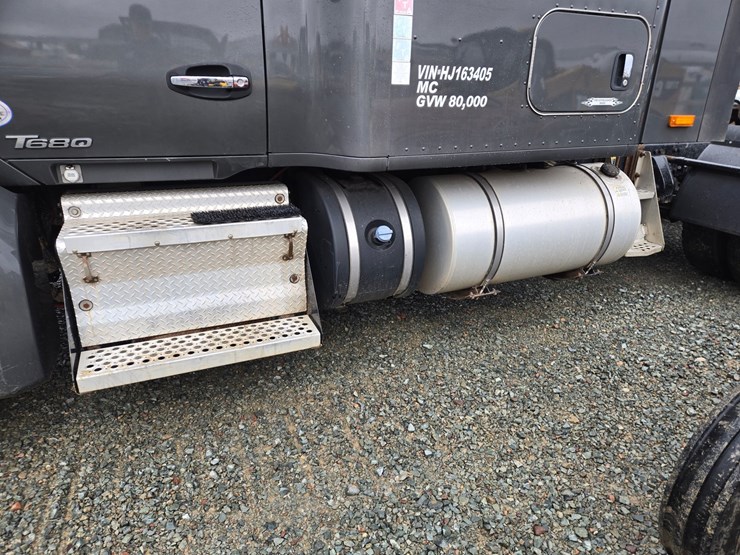 2017-kenworth-t680-image-15