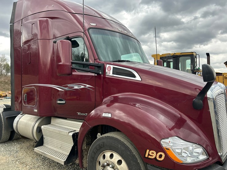 2016-kenworth-t680-image-11
