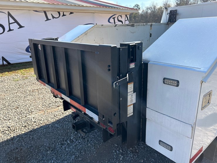 2012-ford-f550-image-17