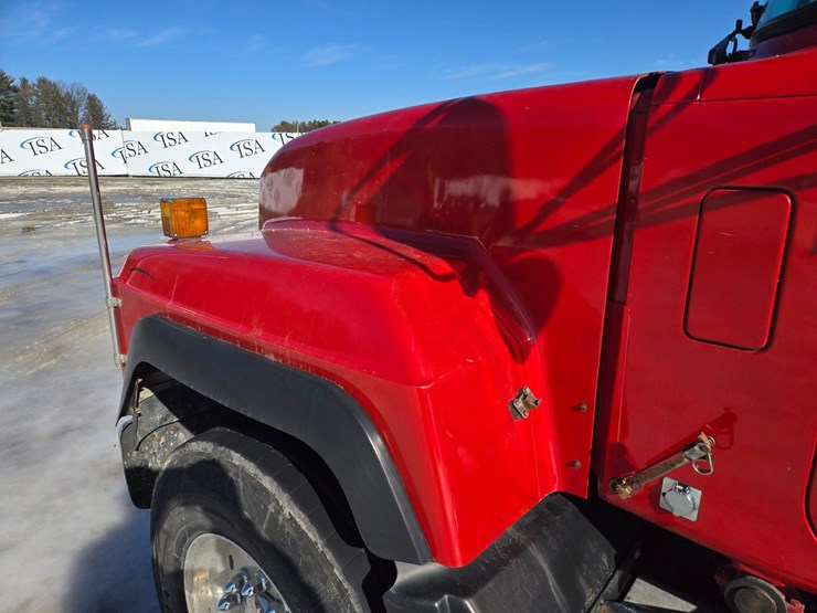 2000-mack-rd688s-image-11