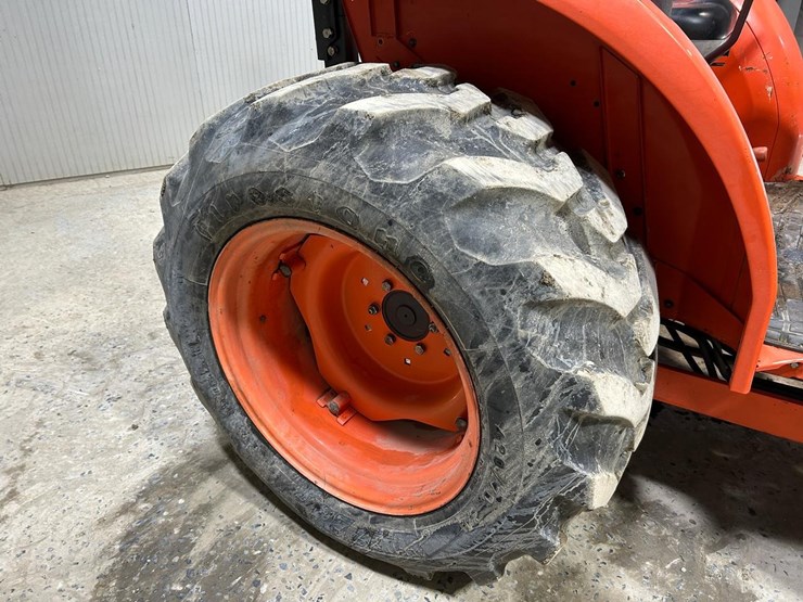 kubota-la724-image-12