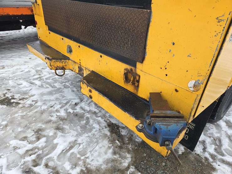 2005-massey-ferguson-8-image-24