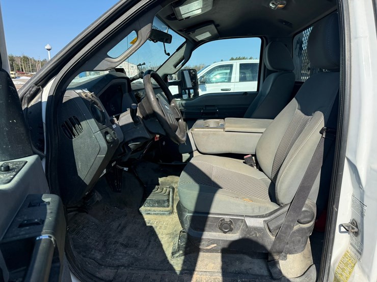 2011-ford-f550-xl-image-31
