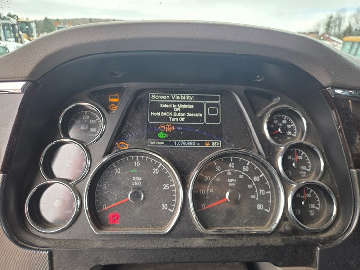 peterbilt-579-image-79