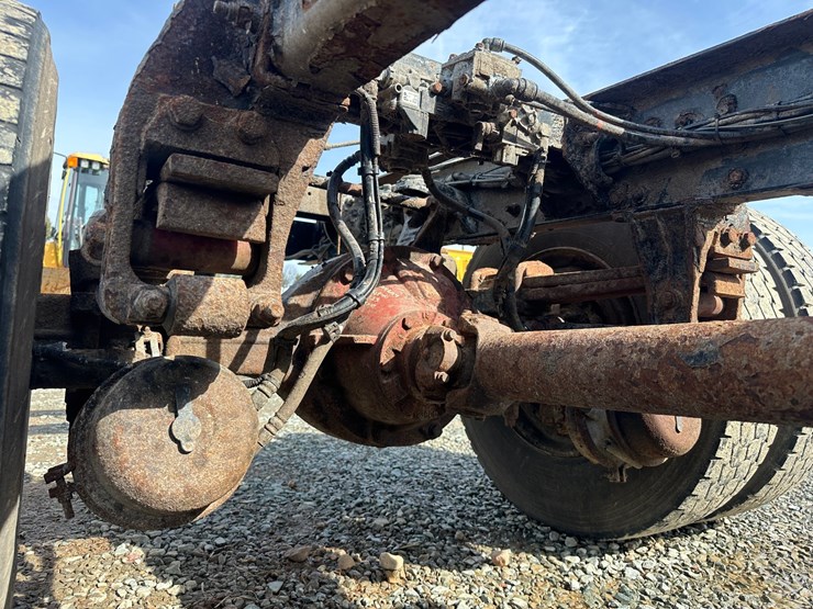 2015-peterbilt-337-image-54