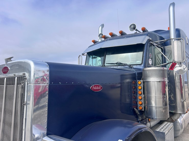 2000-peterbilt-379-image-10