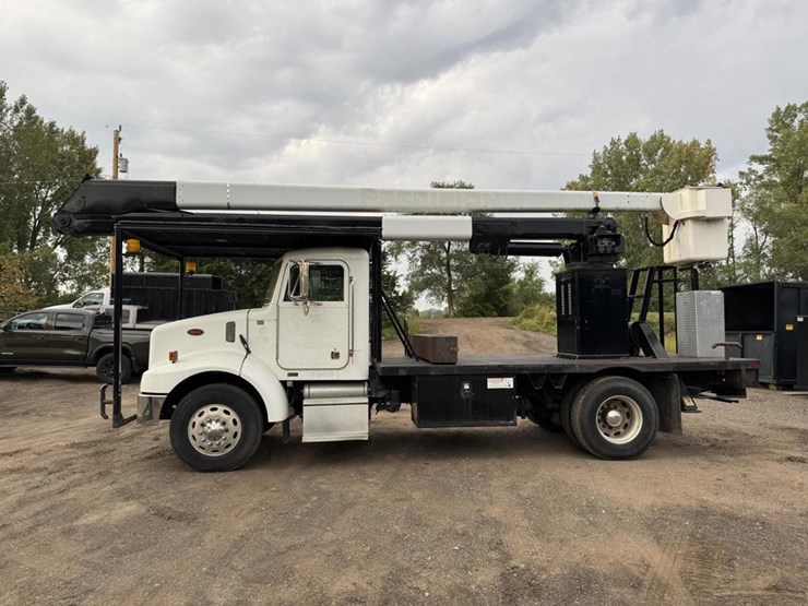 2003-peterbilt-330-image-2