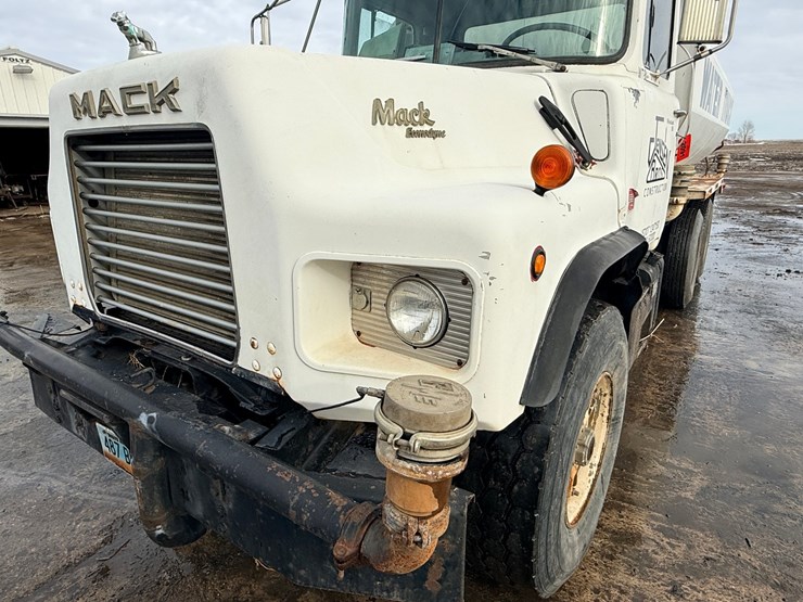 1988-mack-dm690s-image-9