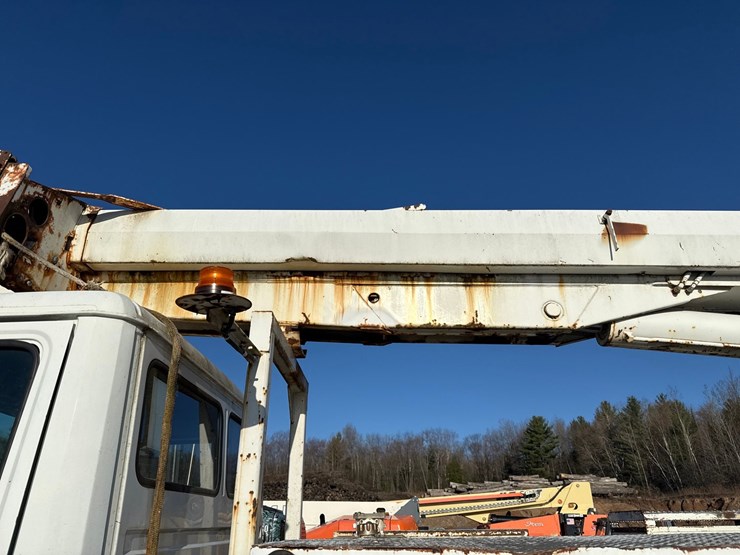 1998-freightliner-fl70-image-36