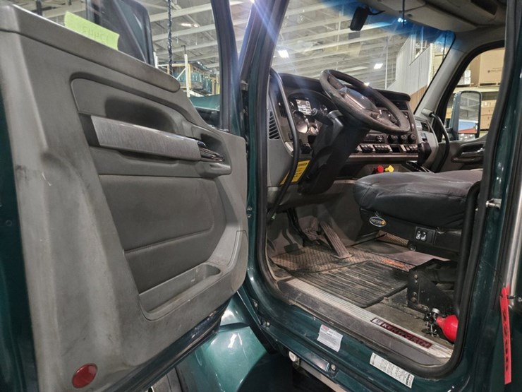 2017-kenworth-t680-image-56