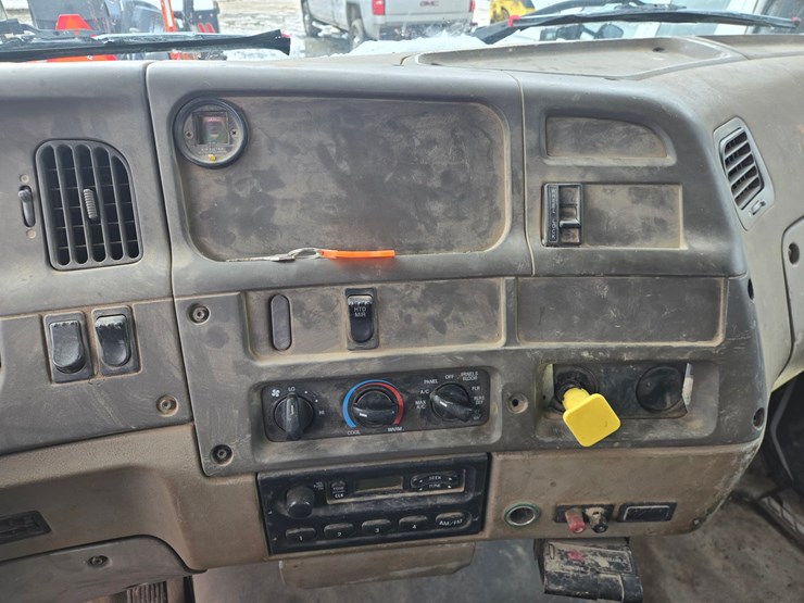 2001-massey-ferguson-8-image-61