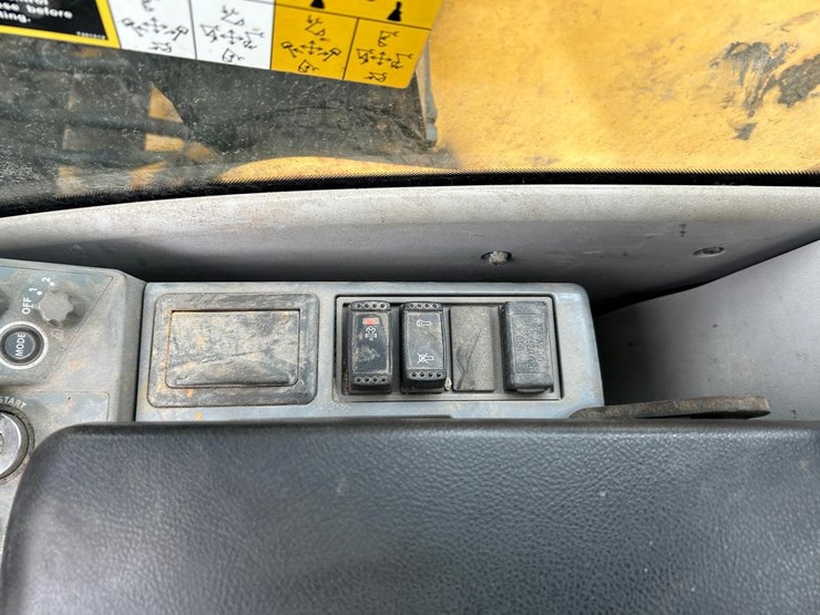 2020-deere-135g-image-28