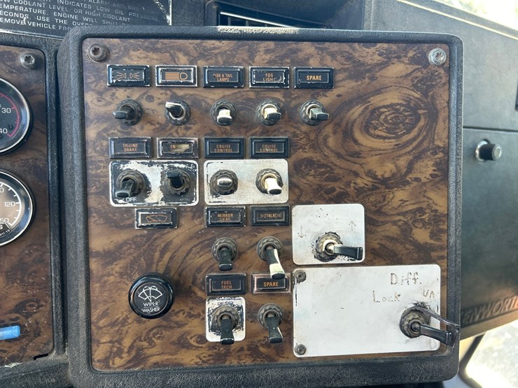 1994-massey-ferguson-8-image-67