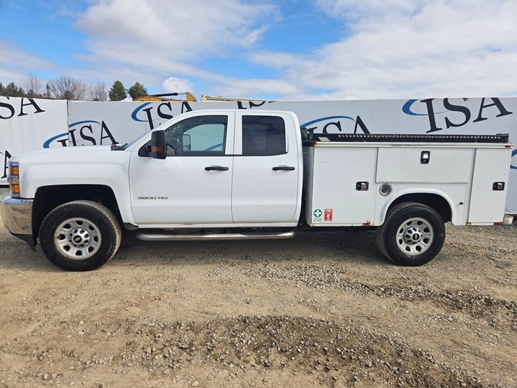 2018-chevrolet-3500-image-2