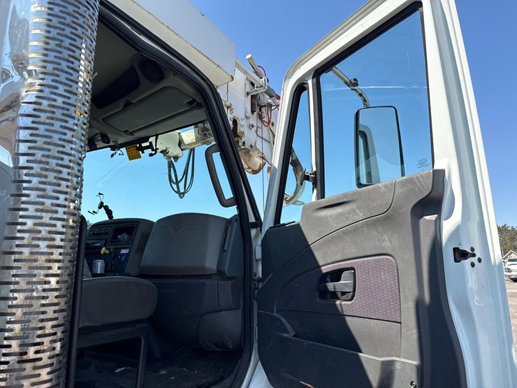 2010-international-7400-image-46