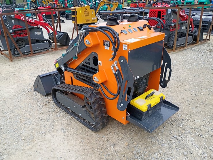 #23944-•-2025-arteer-qb-480-mini-skid-steer-image-2