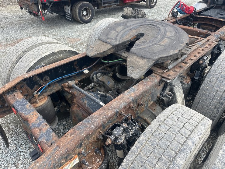 2017-massey-ferguson-8-image-23