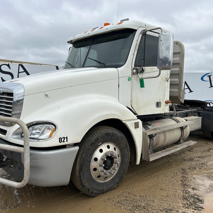 2002 MASSEY-FERGUSON 8