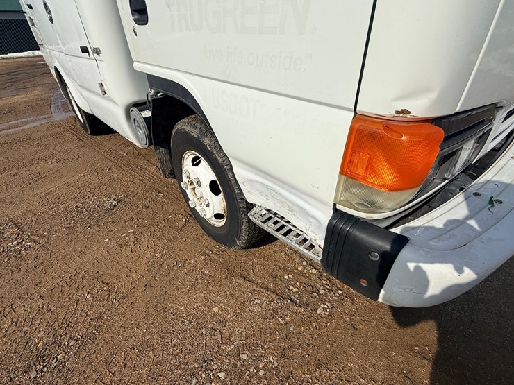 2004-isuzu-npr-image-15