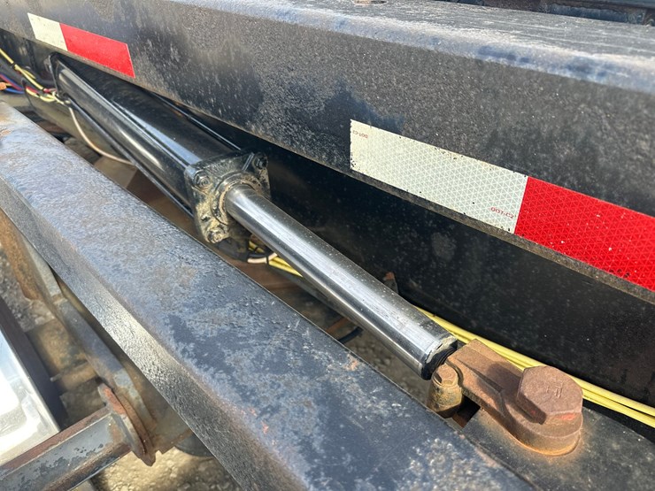 2010-massey-ferguson-8-image-55