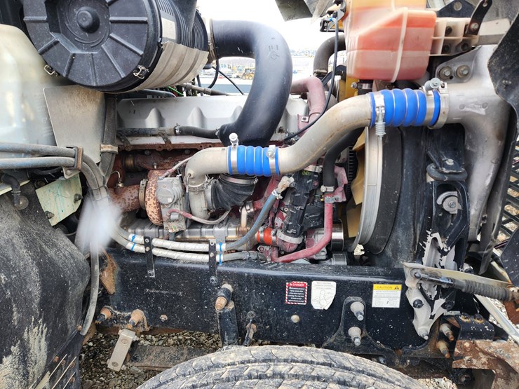 2014-massey-ferguson-8-image-22