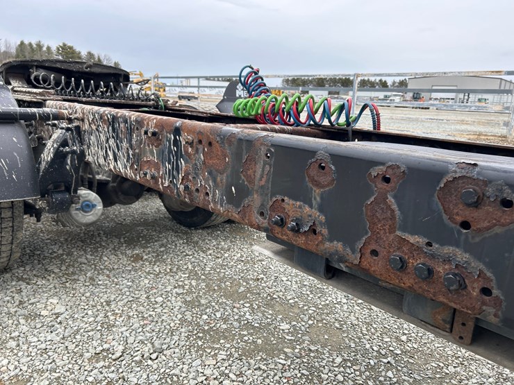 2017-massey-ferguson-8-image-35