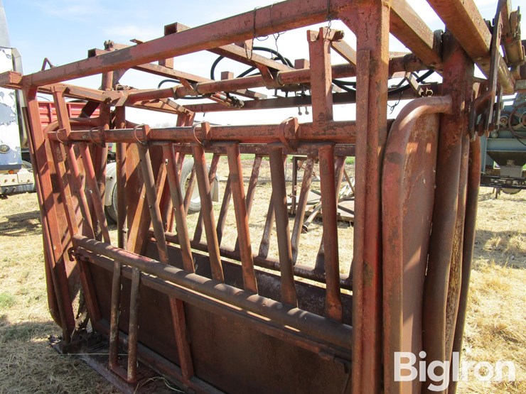 hydraulic-squeeze-chute-image-13