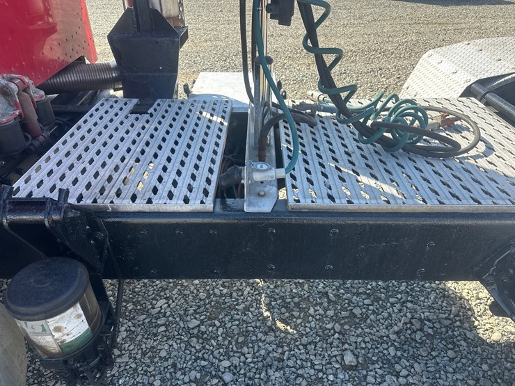 2008-peterbilt-386-image-17