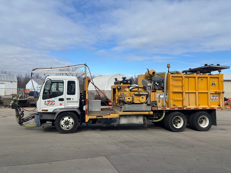 2005-gmc-t7500-image-2