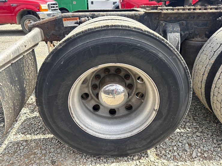 2018-freightliner-122sd-image-77