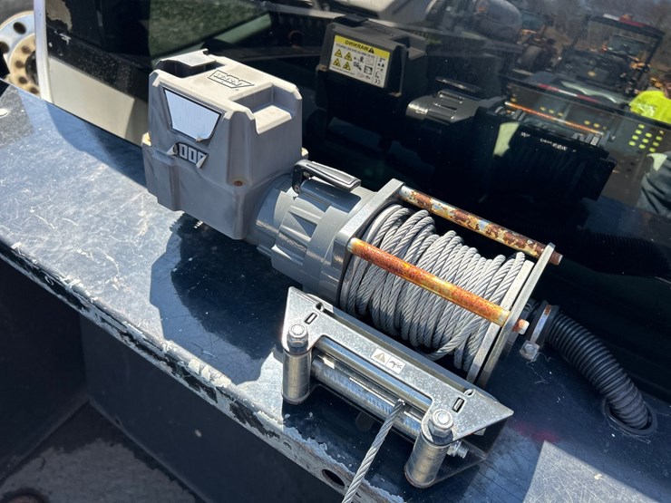 2018-chevrolet-3500-image-27